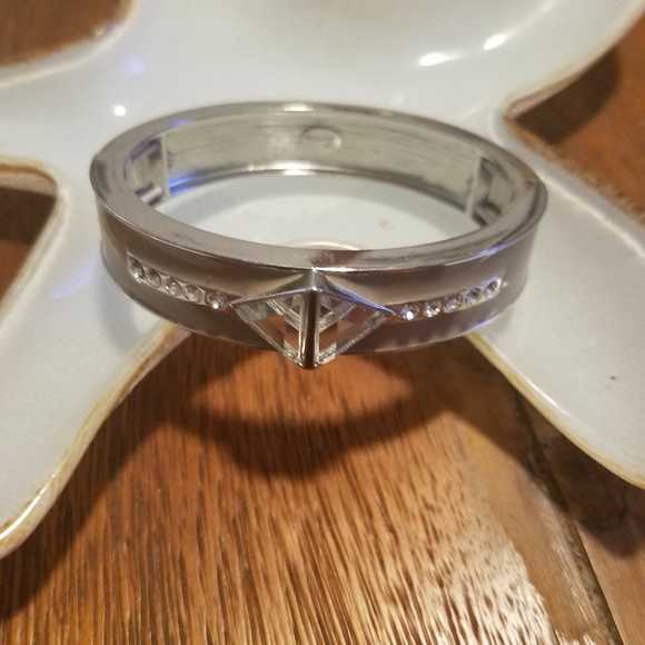 Bracelets - Picture 3 of 6